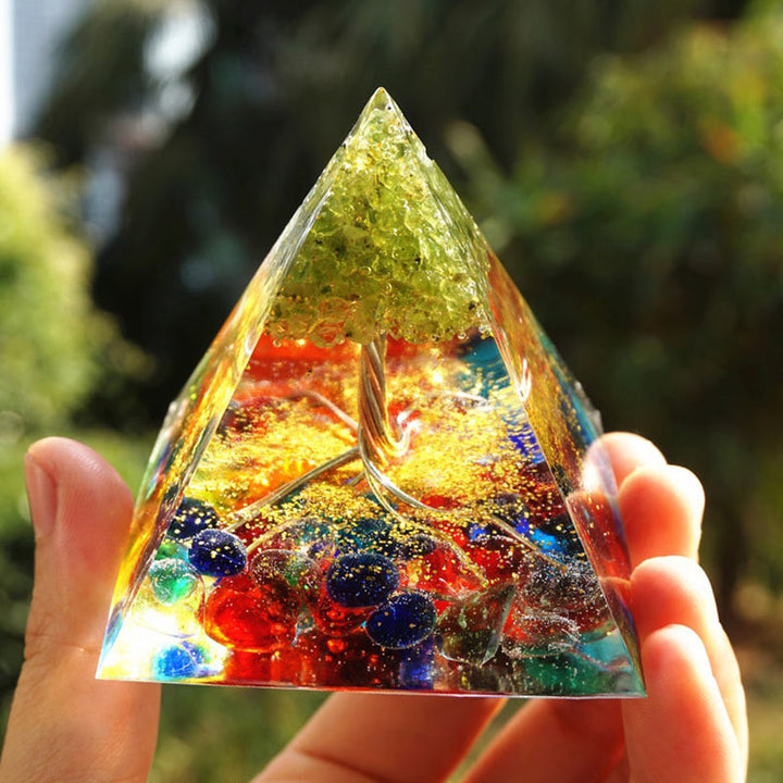Pirámide de orgón del árbol de la vida de fluorita y peridoto de Olivenorma