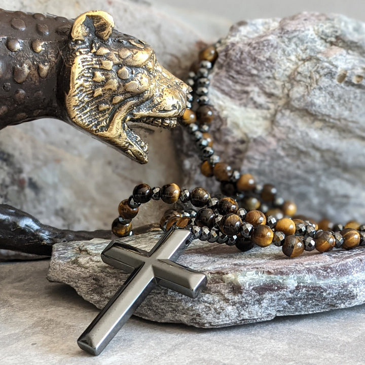 Collar rosario para hombre con cruz de lapislázuli y ojo de tigre de Olivenorma