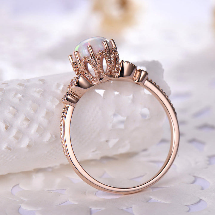 Anillo de piedra lunar redondo con ópalo y circonita blanca de Olivenorma 