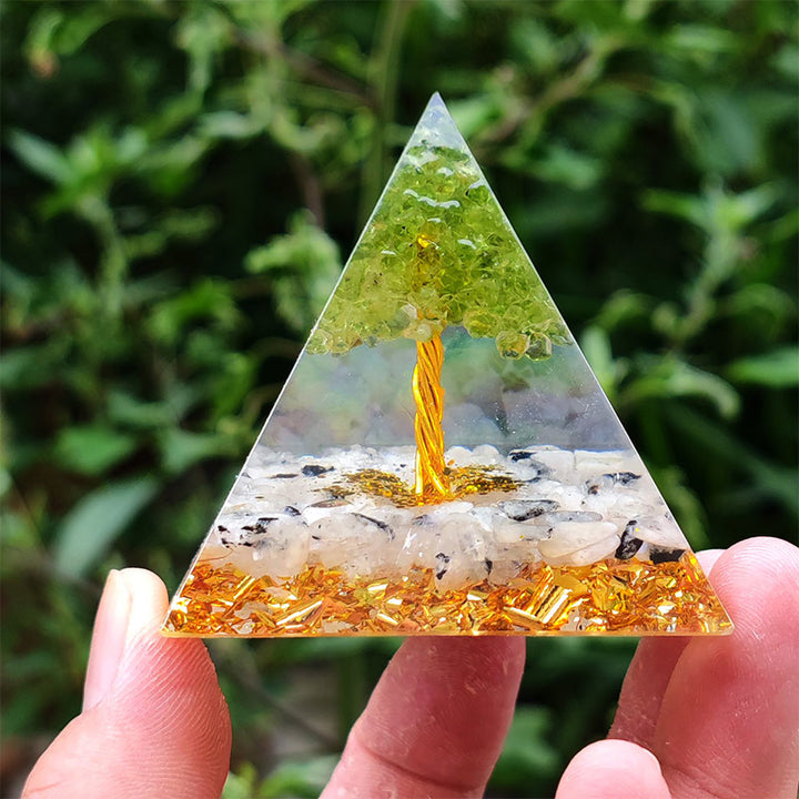 Pirámide de orgón del árbol de la vida con piedra lunar de Olivenorma y peridoto 