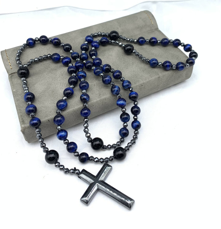 Collar rosario para hombre con cruz de lapislázuli y ojo de tigre de Olivenorma