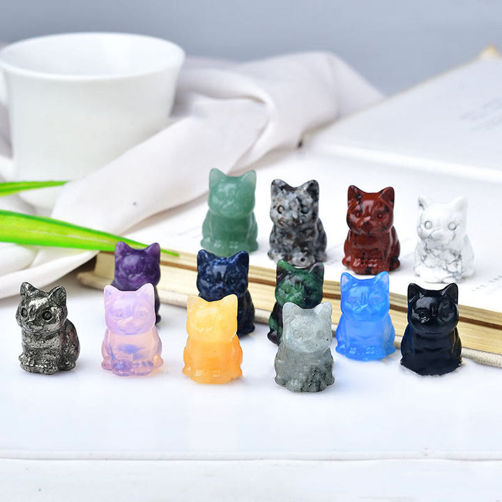 Artesanías con talladas de piedras preciosas y gatitos de cristal de Olivenorma.