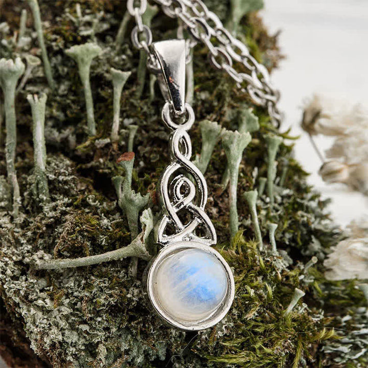 Collar de piedra lunar con nudo celta
