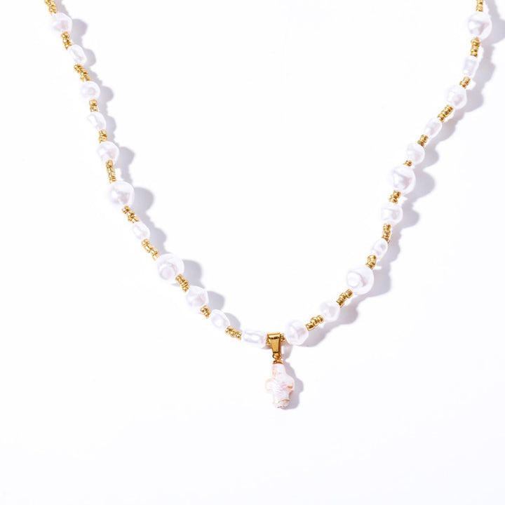 Collar con colgante de cruz de perlas de agua dulce de Olivenorma
