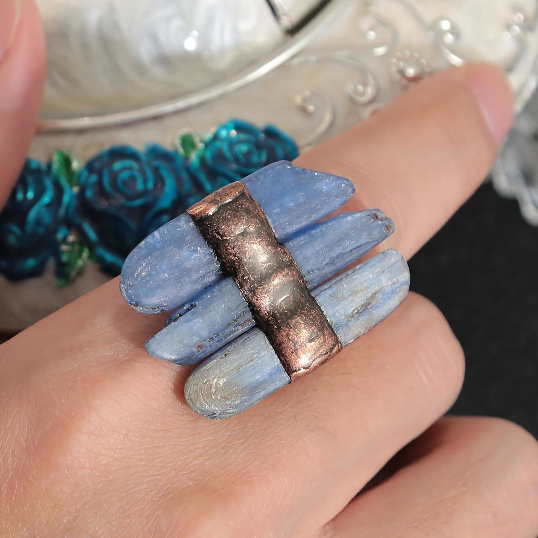 Anillo ajustable de cianita natural de Olivenorma