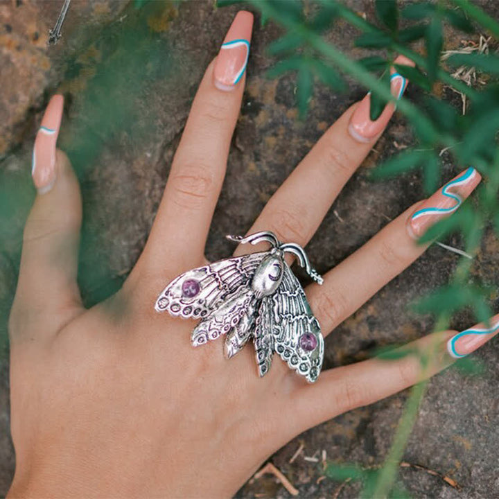 Anillo de bruja con forma de polilla lunar y piedras preciosas de Olivenorma