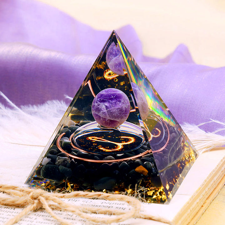 Pirámide de orgón del zodiaco Aries con esfera de amatista y obsidiana de Olivenorma