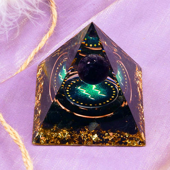 Pirámide de orgón del zodiaco Acuario con esfera de amatista y obsidiana de Olivenorma 