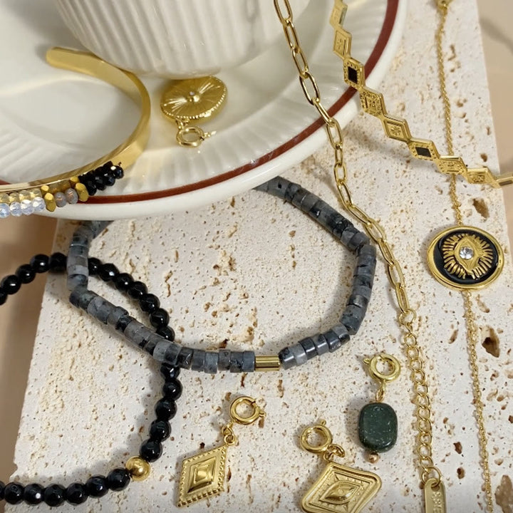 Pulsera abierta de piedra natural estilo étnico bohemio de Olivenorma