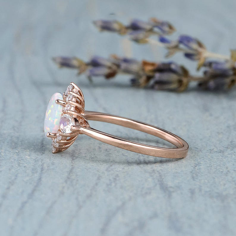 Anillo de mujer con ópalo, piedra lunar y circonita blanca de Olivenorma