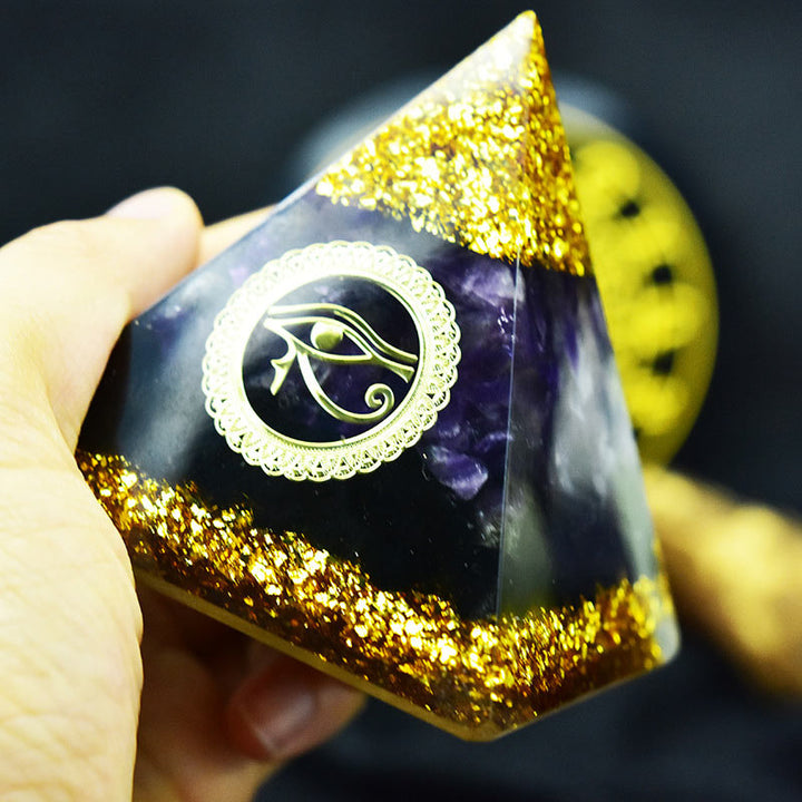 Pirámide de orgón con símbolo del ojo de Horus, amatista y obsidiana de Olivenorma 