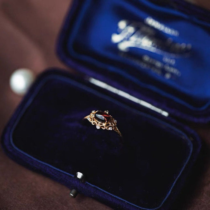 Anillo de granate natural y rosa nocturna de Olivenorma