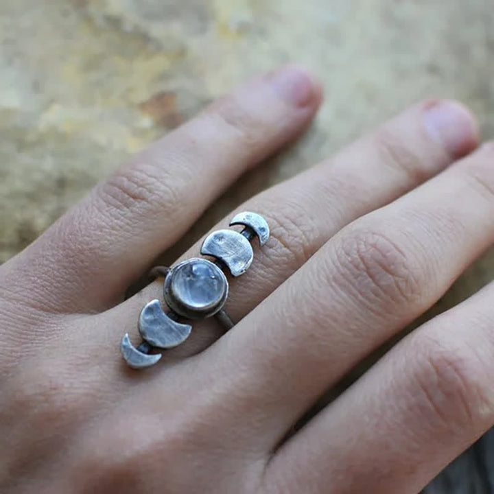 Anillo de energía femenina con piedra lunar creciente Olivenorma