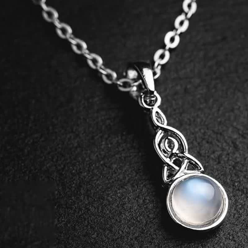 Collar de piedra lunar con nudo celta