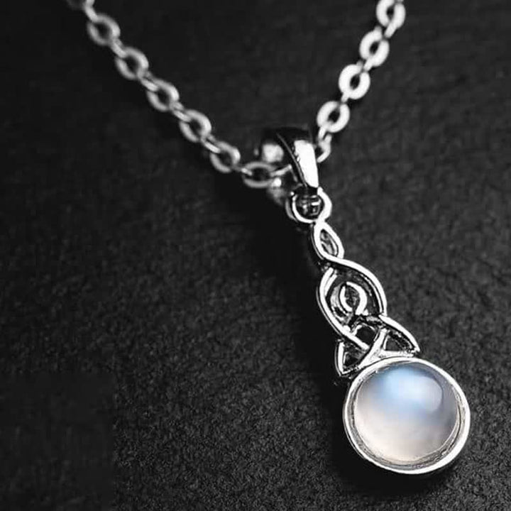 Collar de piedra lunar con nudo celta