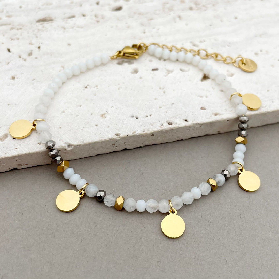 Pulsera con dijes de disco de titanio y cuentas de piedra natural de Olivenorma