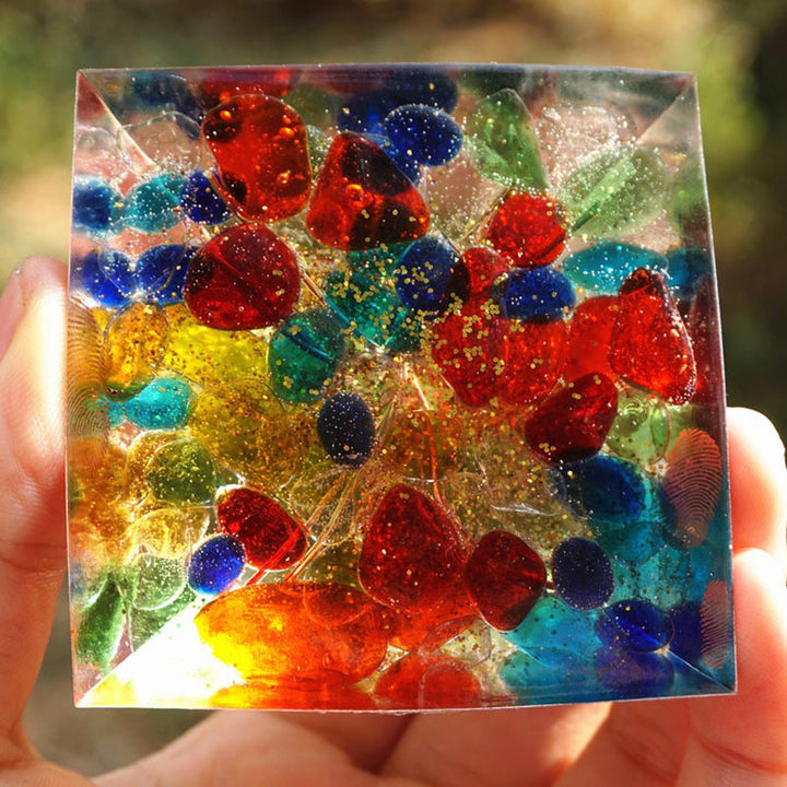 Pirámide de orgón del árbol de la vida de fluorita y peridoto de Olivenorma