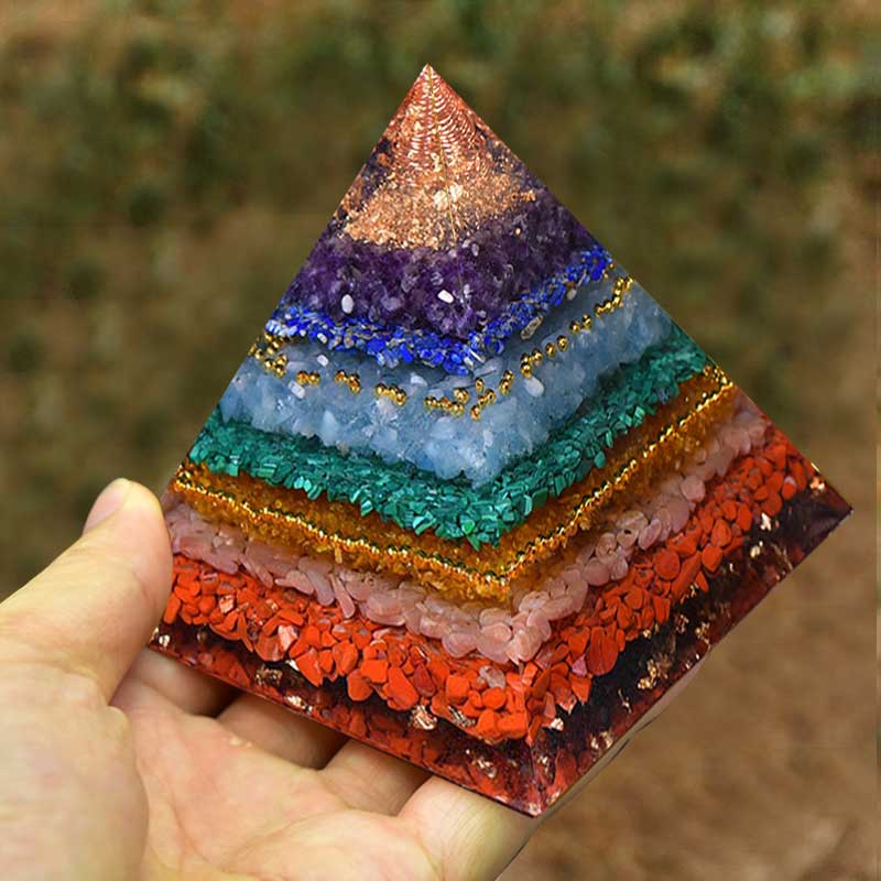 Pirámide orgónica de equilibrio de chakras naturales de Olivenorma 