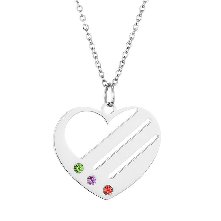 Collar con colgante con nombre y piedra natal de diamante recortado en forma de corazón de Olivenorma 