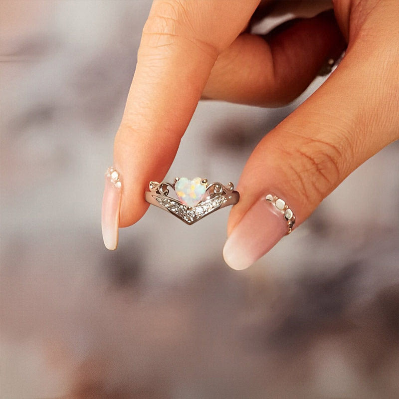 Anillo de ópalo con corona de corazón "Peace of Mind" de Olivenorma 