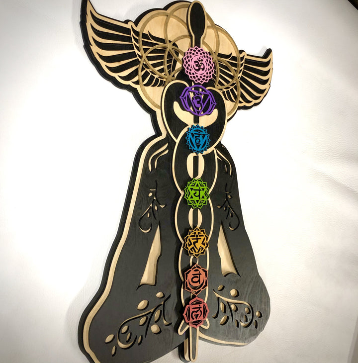 Decoración de pared de madera teñida pintada a mano con el chakra Kundalini de Olivenorma