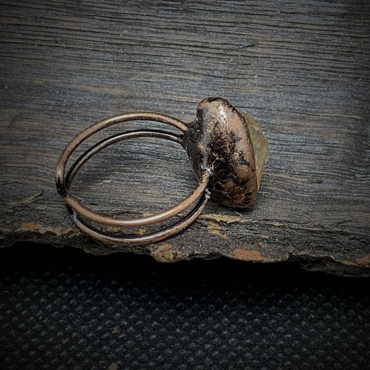 Anillo ajustable con doce piedras de nacimiento de piedra irregular natural en bruto de Olivenorma 