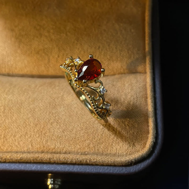 Anillo ajustable con modelado de corona de granate de Olivenorma 