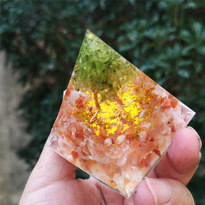 Pirámide de orgón del árbol de la vida de peridoto y piedra solar de Olivenorma