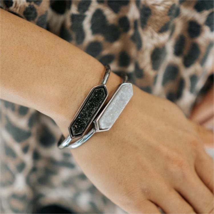 Pulsera de cobre y metal con cristales naturales de Olivenorma