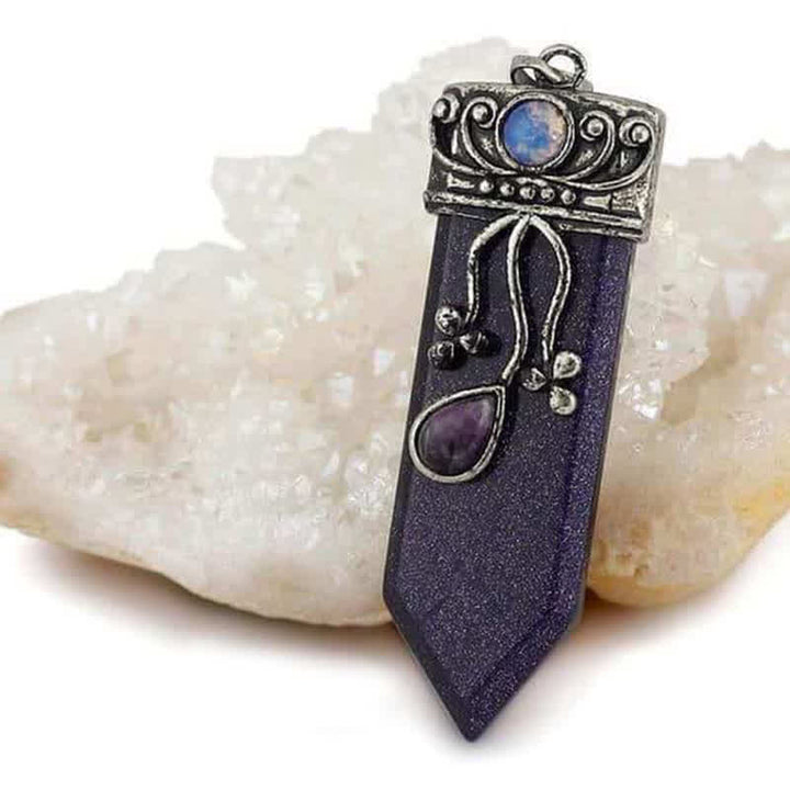 Collar de piedra natural con la diosa protectora Olivenorma 