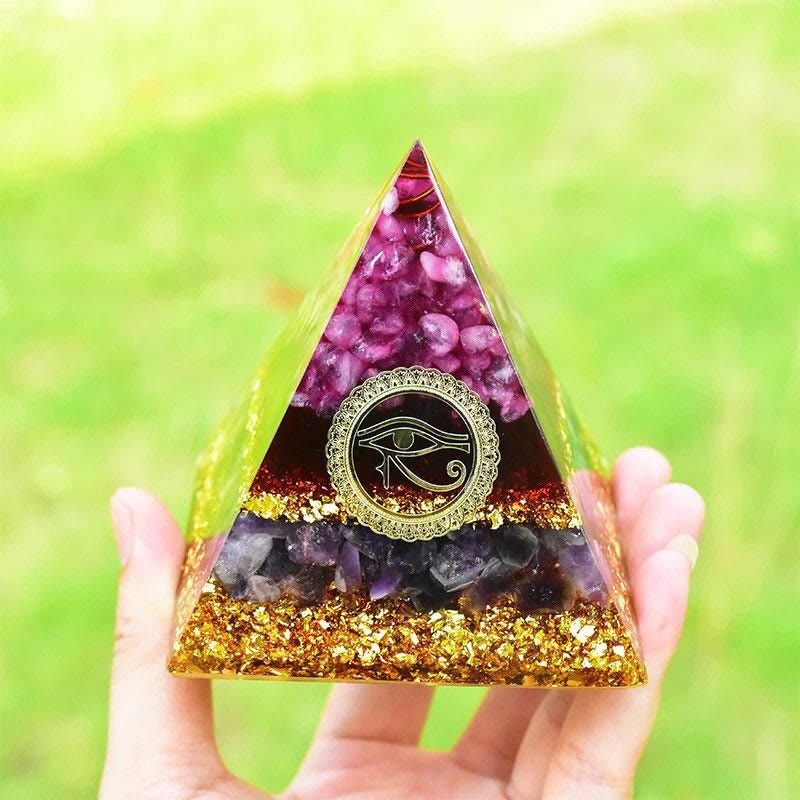 Pirámide de orgón con ojo de Horus y amatista de cristal rosa de Olivenorma 