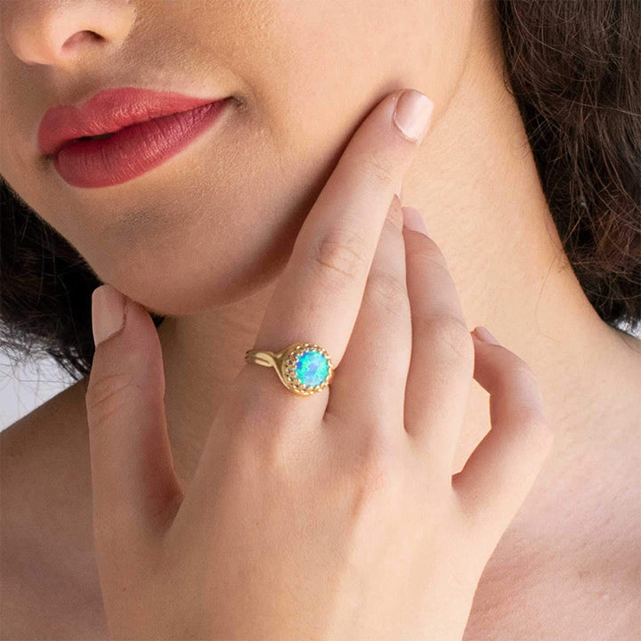 Anillo de ópalo azul bañado en oro sobre plata de ley 925 "Energía de paz" de Olivenorma