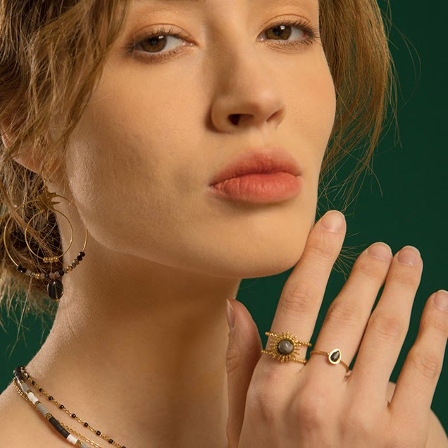 Anillo de gemas con estrella de ocho puntas y doble hilera de girasol de Olivenorma