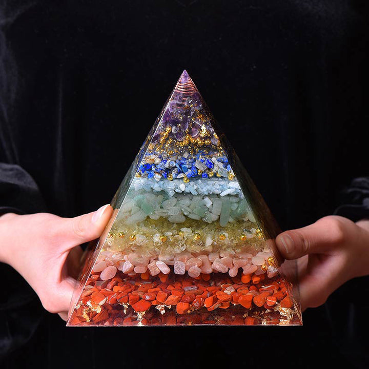 Pirámide orgónica de equilibrio de chakras naturales de Olivenorma 