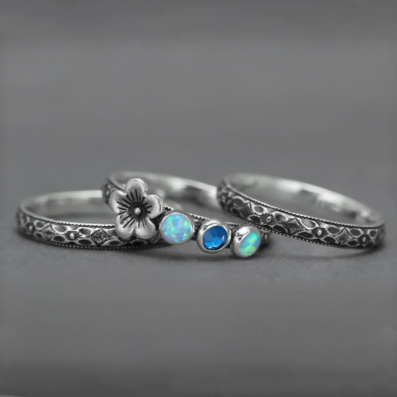 Anillo con piedras de nacimiento de flores grabado y personalizado de Olivenorma