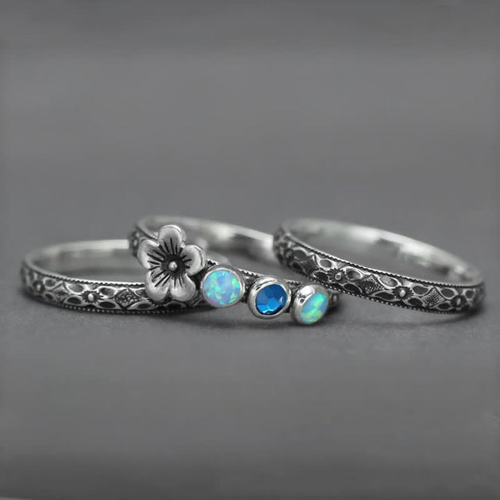 Anillo con piedras de nacimiento de flores grabado y personalizado de Olivenorma