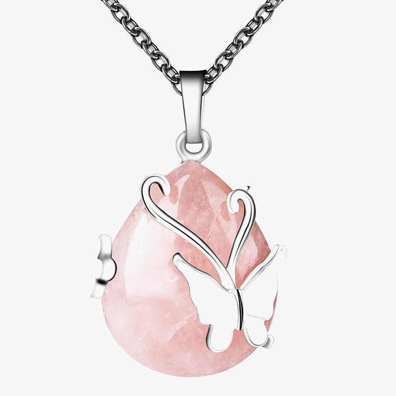Collar de piedras preciosas con alas de mariposa de cristal.