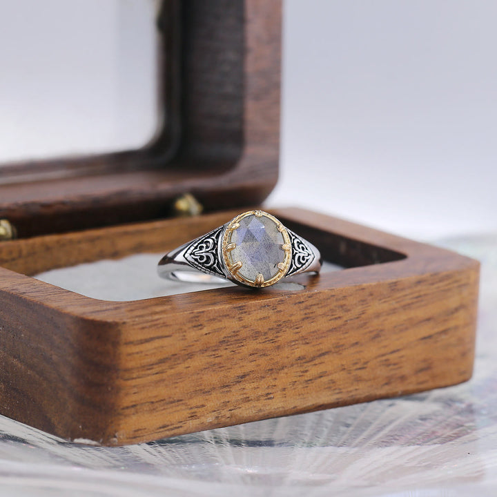 Anillo de plata de ley 925 con labradorita natural de Olivenorma