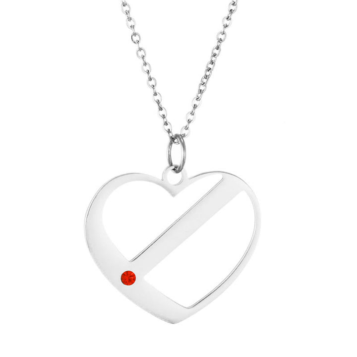 Collar con colgante con nombre y piedra natal de diamante recortado en forma de corazón de Olivenorma 