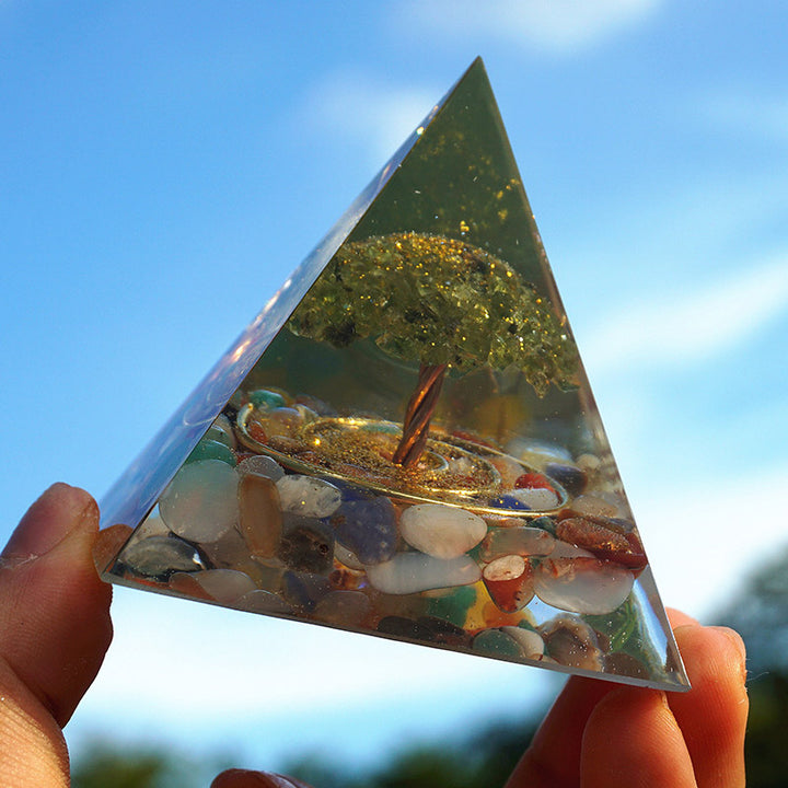 Pirámide orgónica del árbol de la vida de fluorita de Olivenorma con peridoto