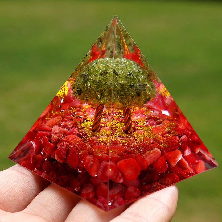 Pirámide de orgón del árbol de la vida de peridoto de Olivenorma con coral rojo
