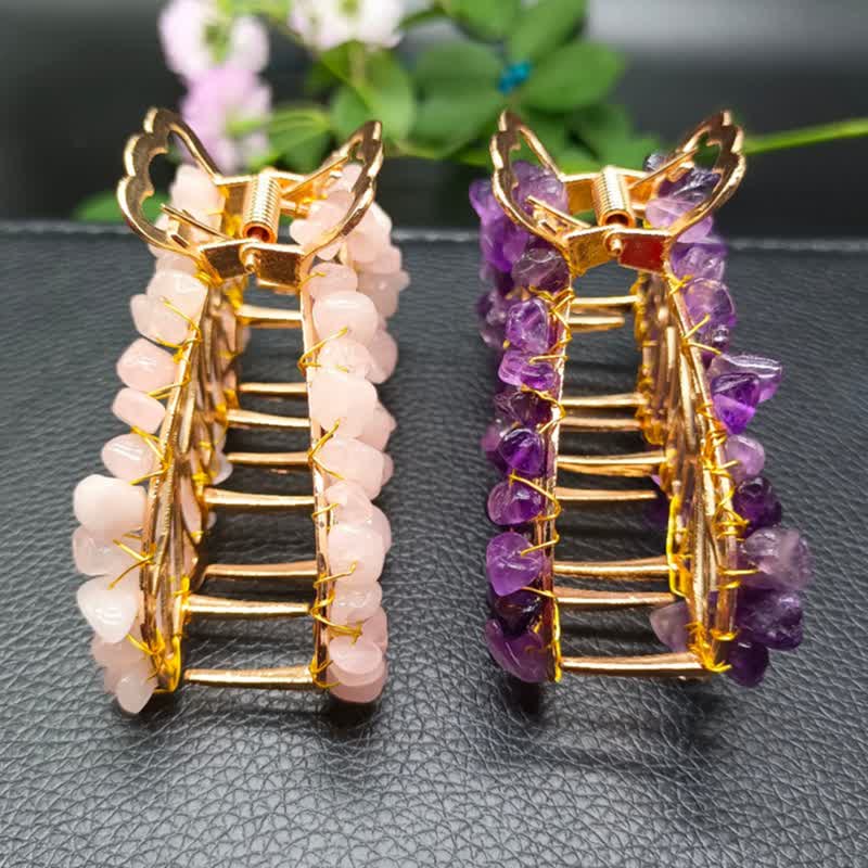 Horquilla con forma de mariposa de amatista o cuarzo rosa.