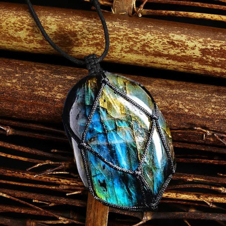 Collar de piedra labradorita natural con forma de corazón de dragón envuelto de Olivenorma