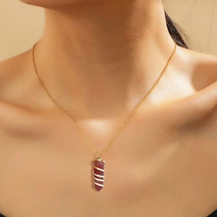 Collar de cristal con forma de bala y prisma hexagonal de cornalina de Olivenorma