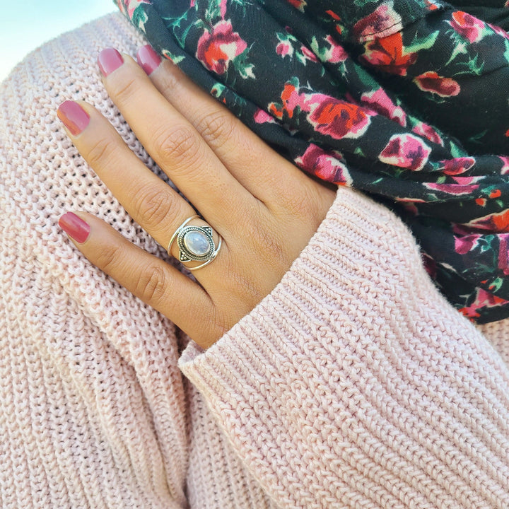 Anillo de piedra lunar de Bohemia de Olivenorma