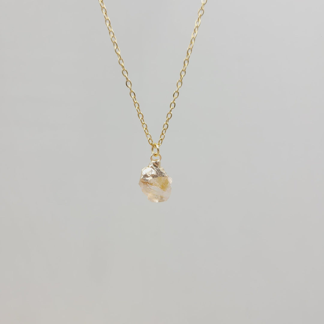 Collar de gemas de piedra cruda de cristal irregular de Olivenorma