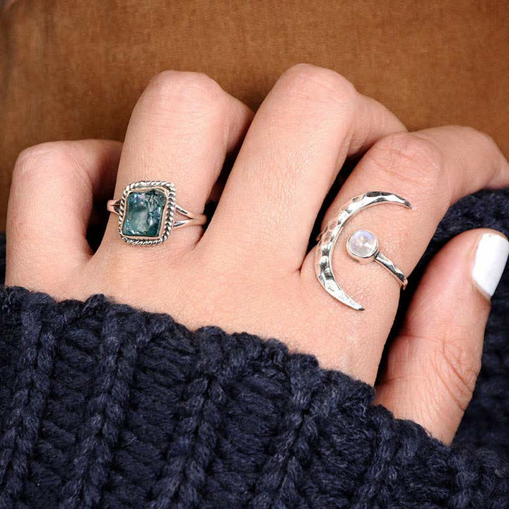 Anillo de luna creciente con piedra lunar de Olivenorma 