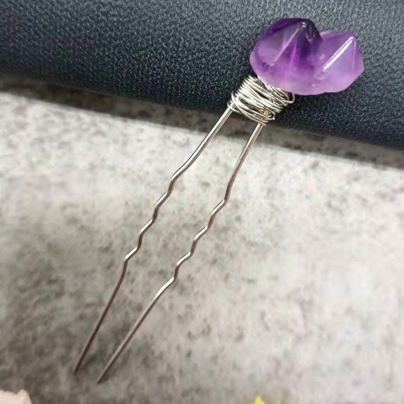 Horquilla con flor de cuarzo amatista natural de Olivenorma