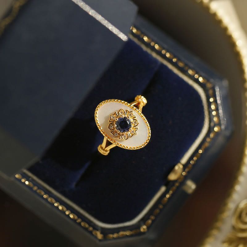 Anillo ajustable de nácar, zafiro y circonita blanca de Olivenorma 