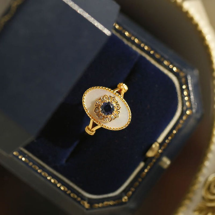 Anillo ajustable de nácar, zafiro y circonita blanca de Olivenorma 